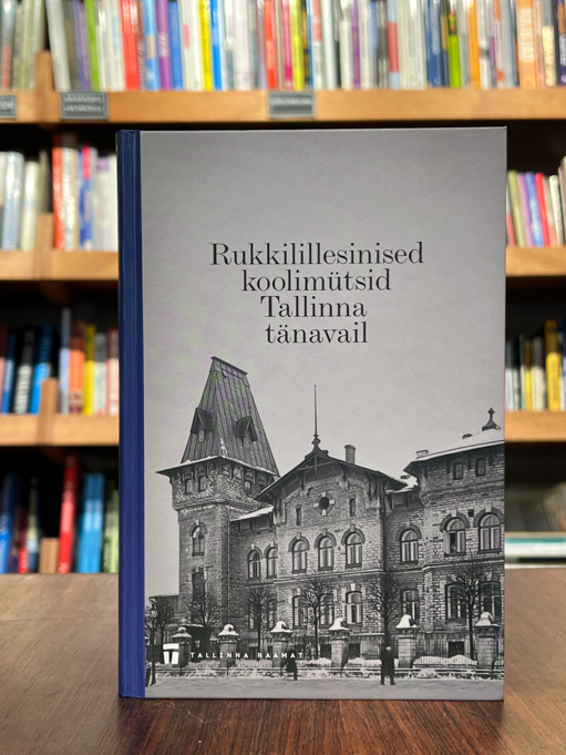 Rukkilillesinised koolimütsid Tallinna tänavail