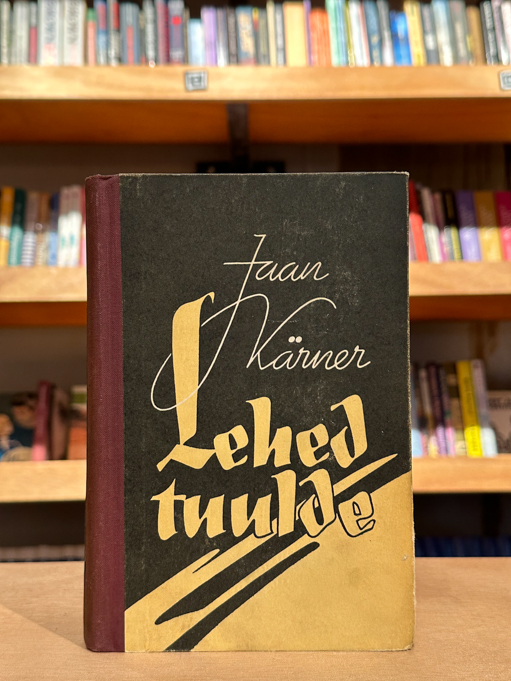 Lehed tuulde